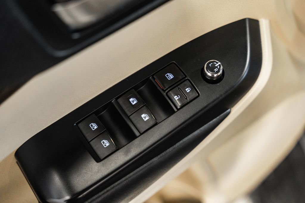 Used 2019 Toyota Highlander XLE image 37