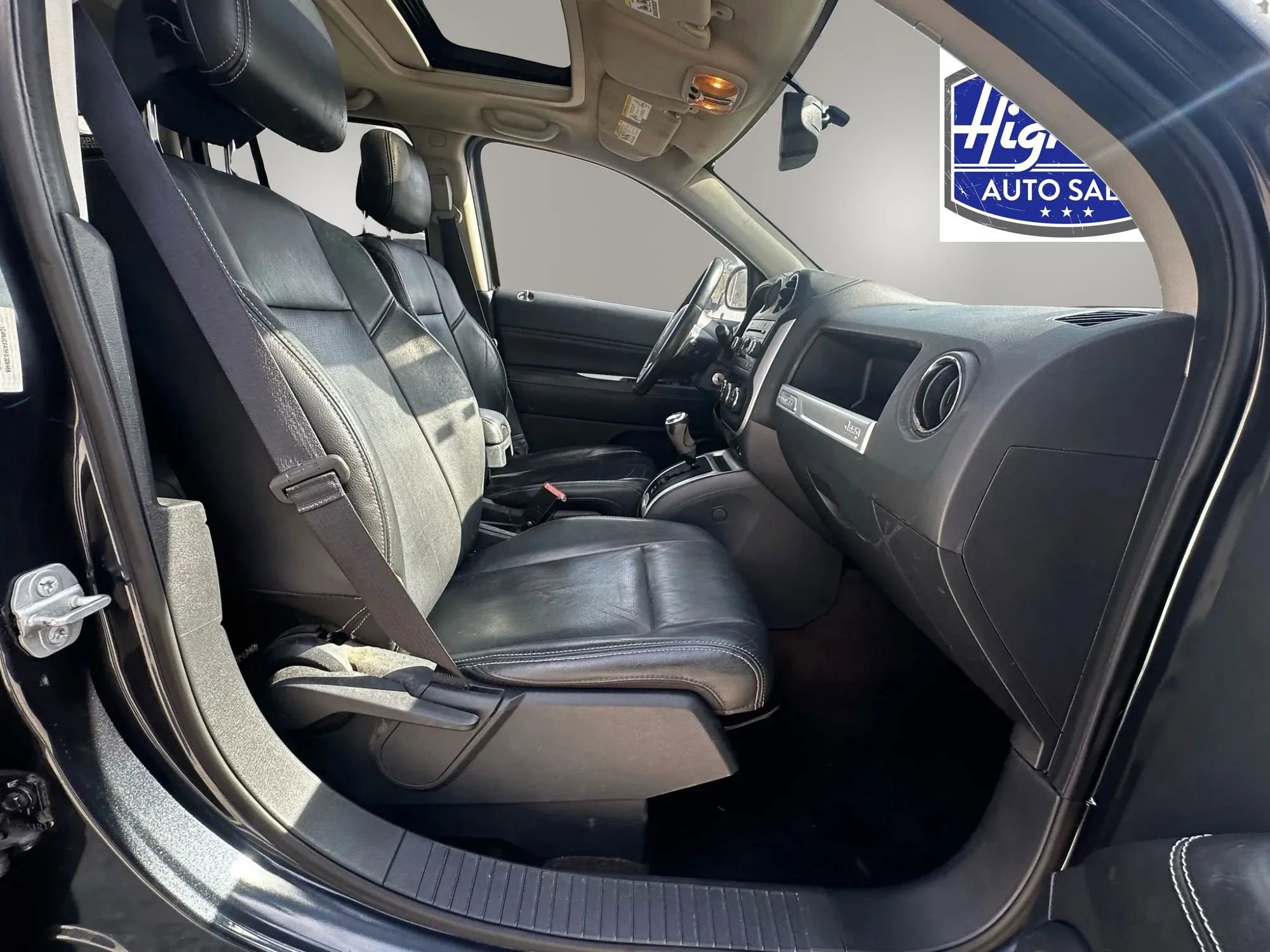 Used 2015 Jeep Compass High Altitude FWD image 27