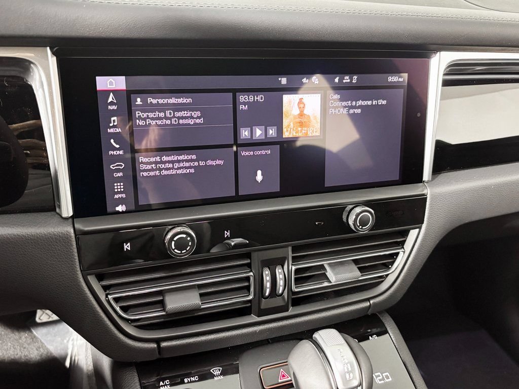 Certified 2026 Porsche Macan AWD/4WD image 26