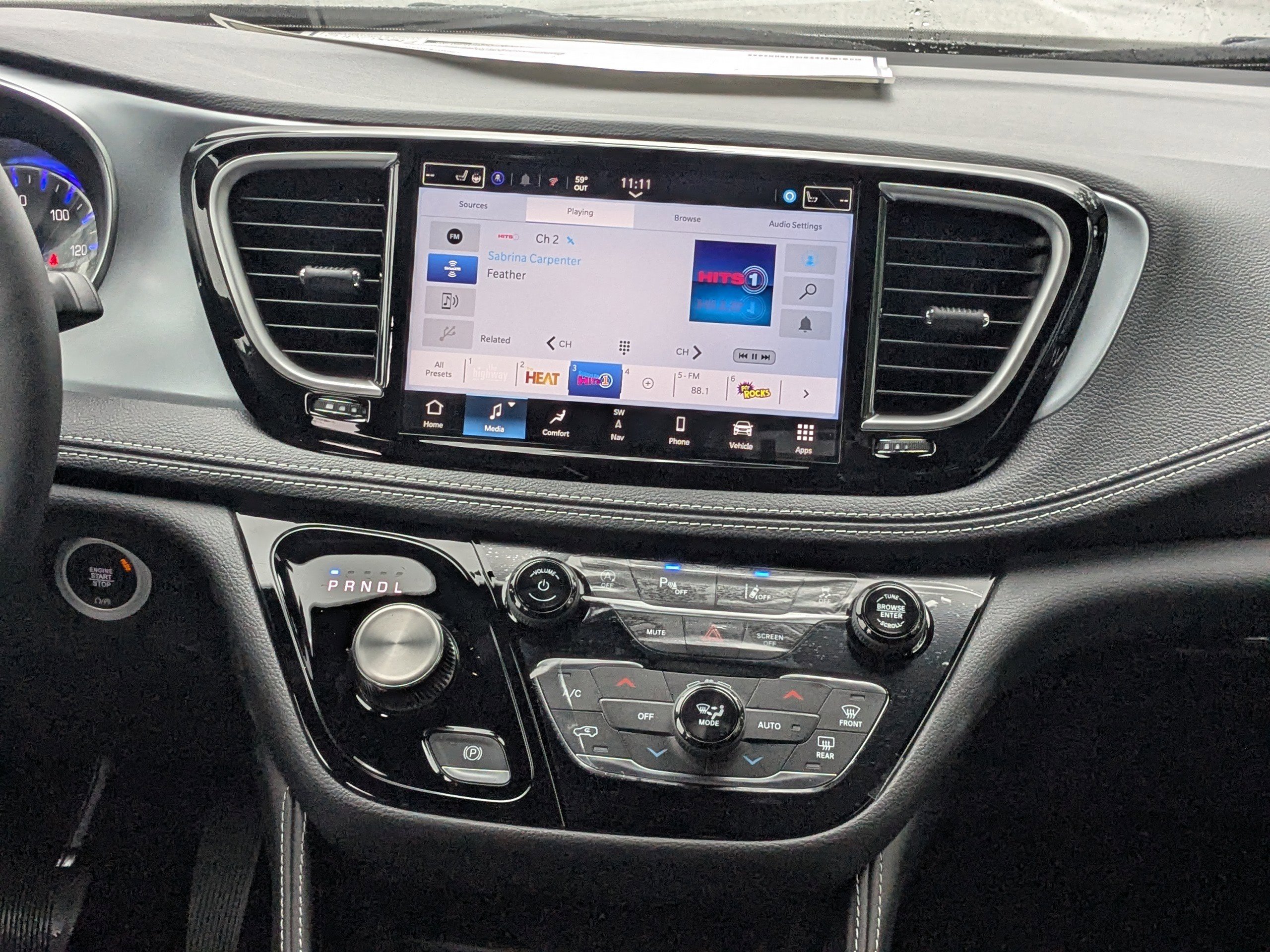New 2026 Chrysler Pacifica Limited FWD image 17