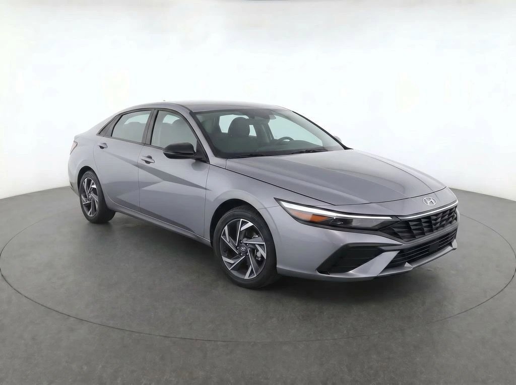 New 2026 Hyundai Elantra SEL Sport FWD image 2