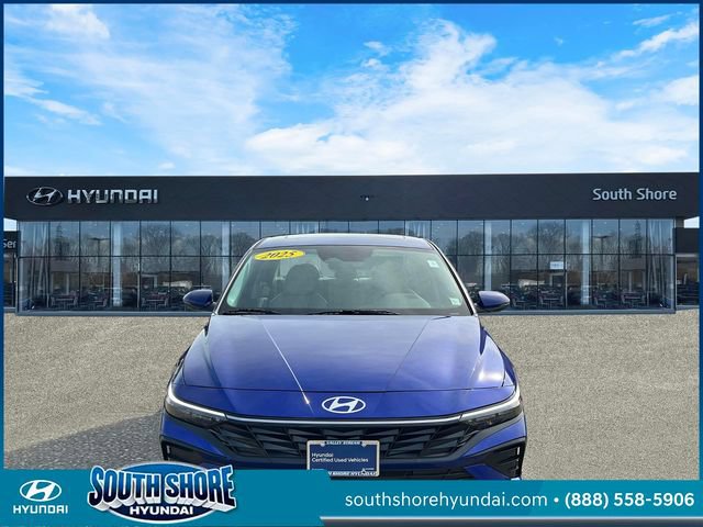 Certified 2025 Hyundai Elantra Limited FWD image 2