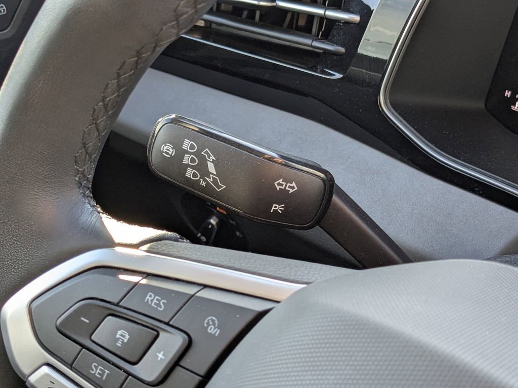 Used 2026 Volkswagen Jetta SE FWD image 24