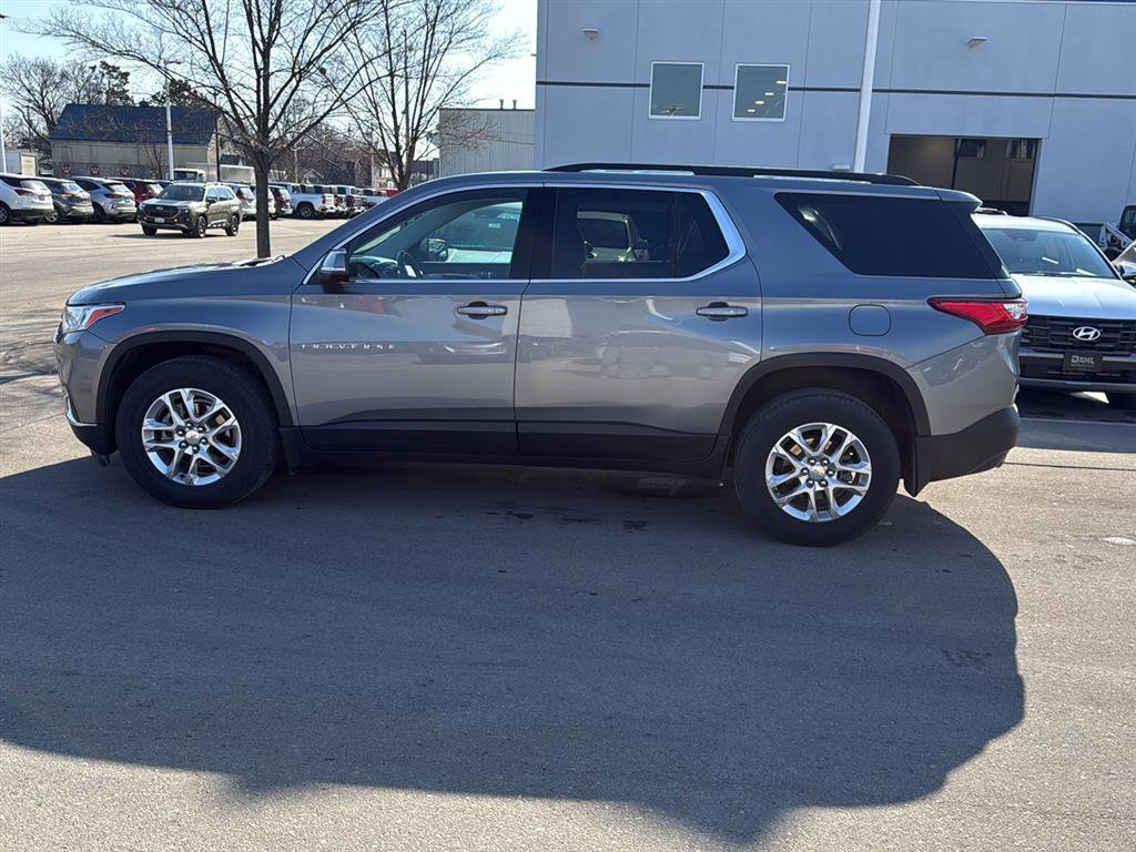 Used 2021 Chevrolet Traverse LT image 8