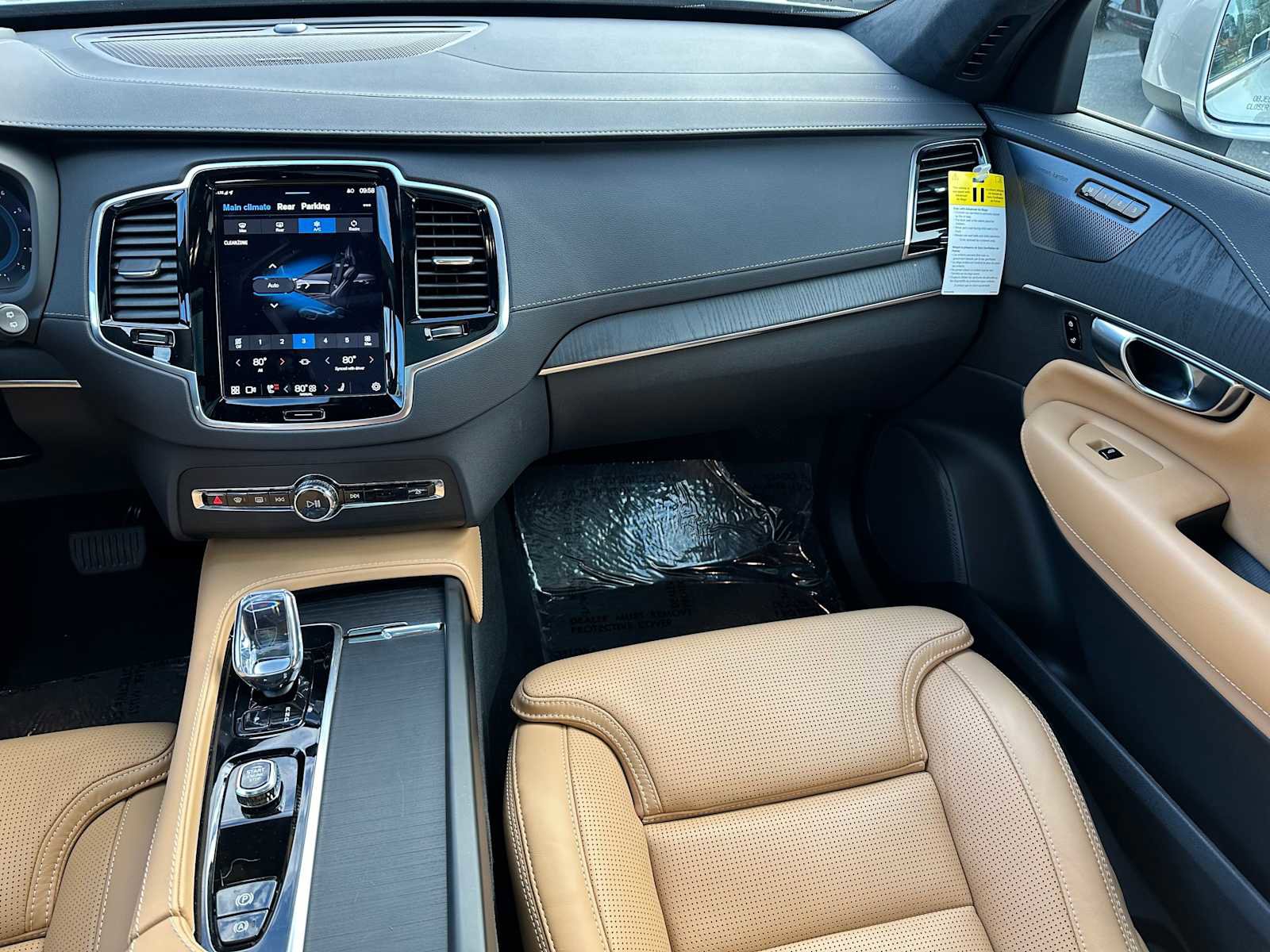 Used 2025 Volvo XC90 B6 Ultra w/ Lounge Package image 19