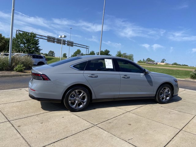 Used 2025 Honda Accord EX-L image 12