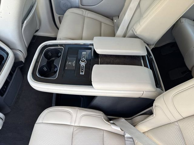 Used 2019 Lincoln Navigator Reserve AWD/4WD image 16