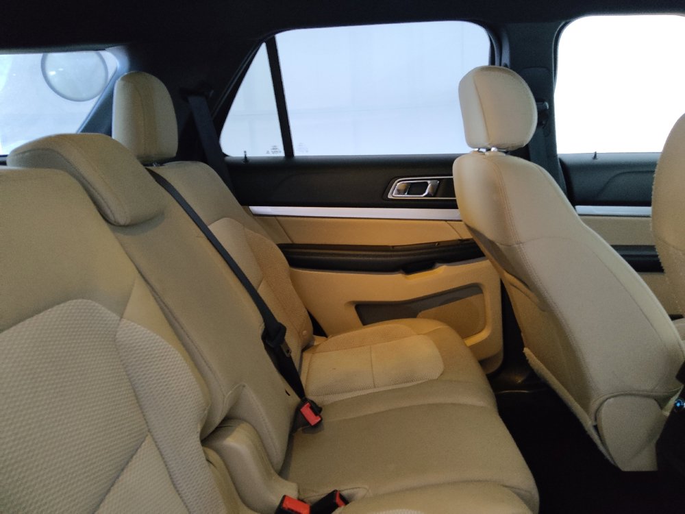 Used 2017 Ford Explorer XLT FWD image 19