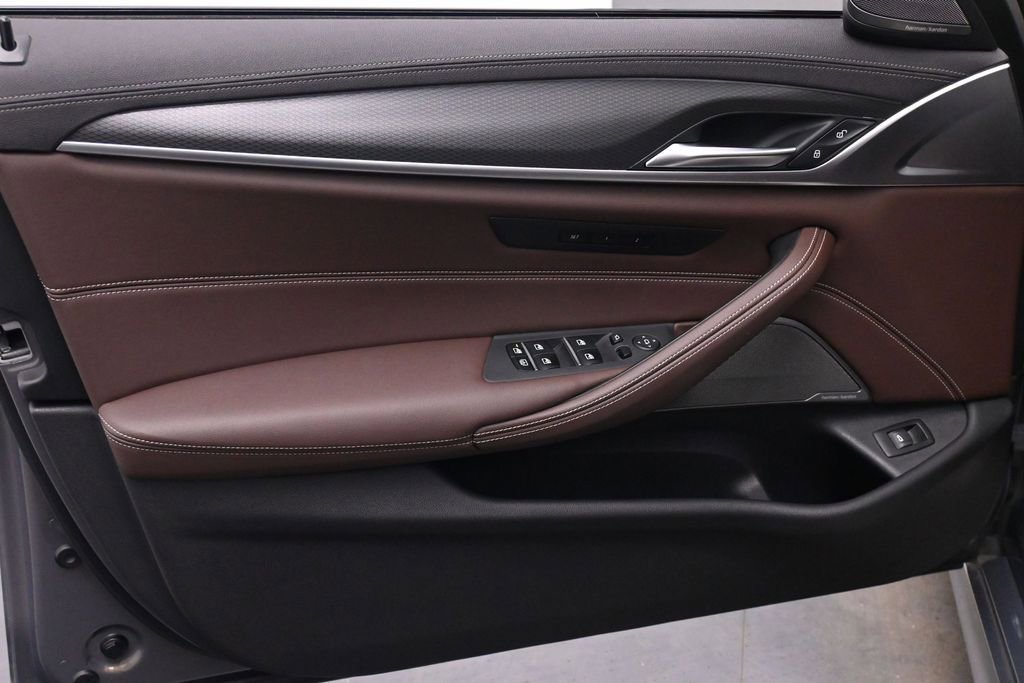 Used 2023 BMW M550i xDrive w/ Dynamic Handling Package AWD/4WD image 13