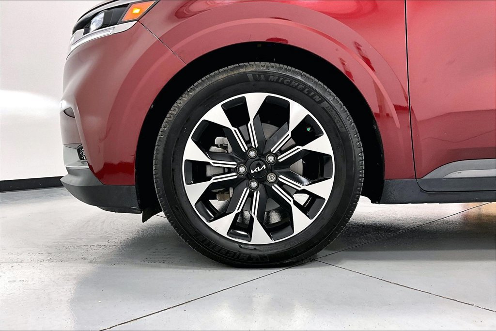 Used 2022 Kia Carnival EX FWD image 10