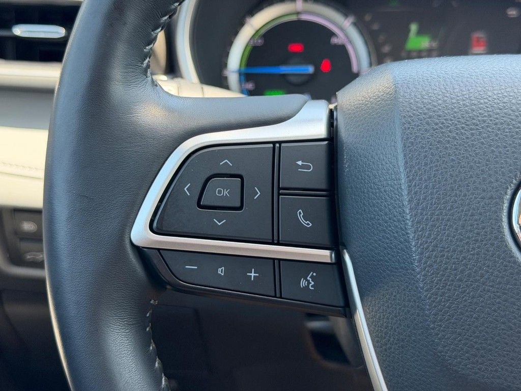 Used 2022 Toyota Highlander XLE AWD/4WD image 19