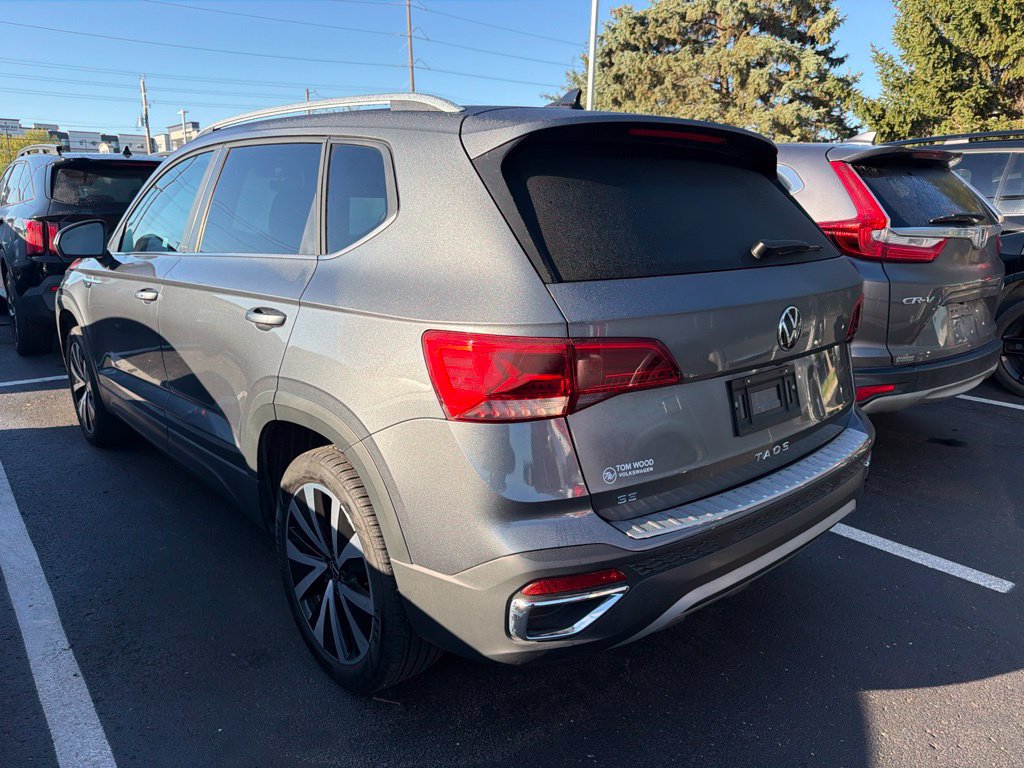 Used 2024 Volkswagen Taos SE FWD image 2