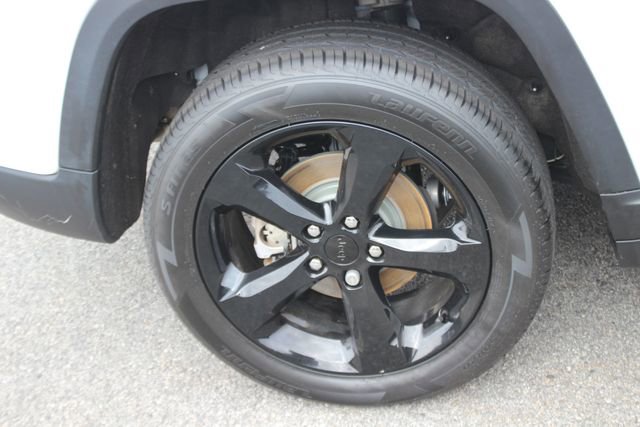 Used 2023 Jeep Grand Cherokee Altitude image 36