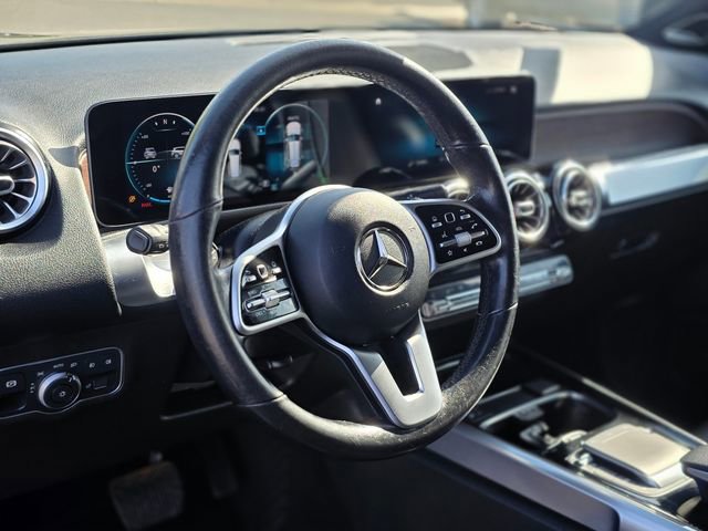 Used 2021 Mercedes-Benz GLB 250 4MATIC w/ Premium Package image 14
