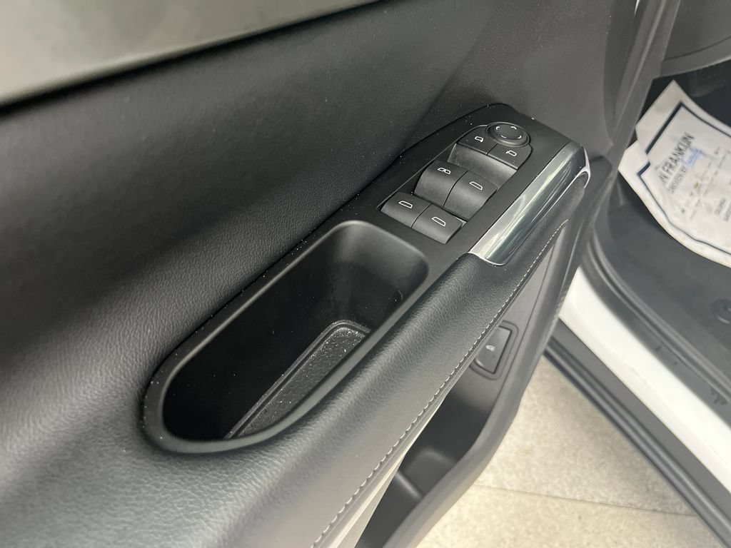 Used 2025 Chevrolet Traverse LT FWD image 11