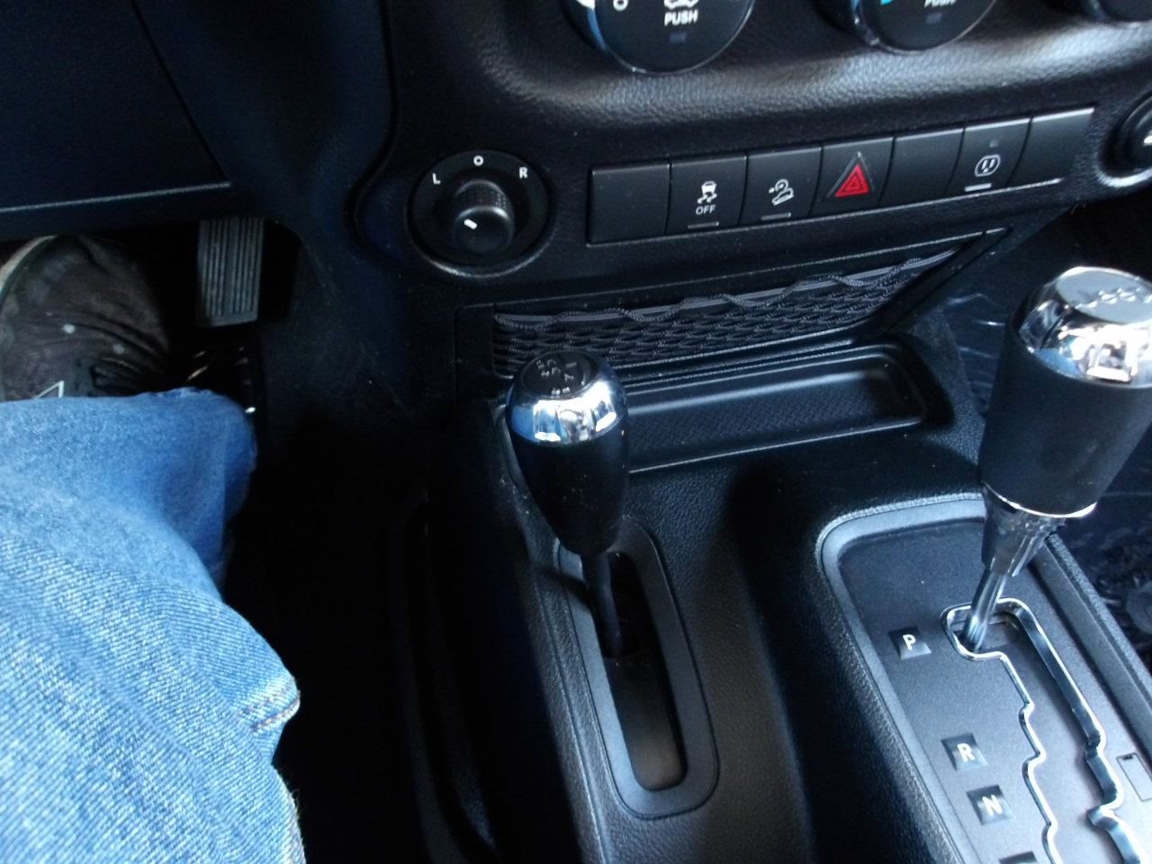 Used 2018 Jeep Wrangler Unlimited Sahara image 21