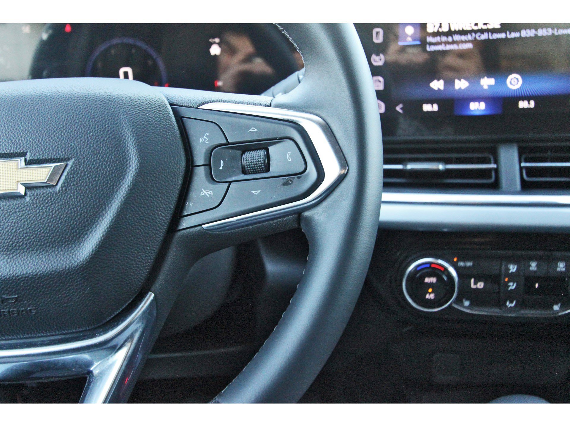 Used 2024 Chevrolet Trax LT w/ Driver Confidence Package image 18