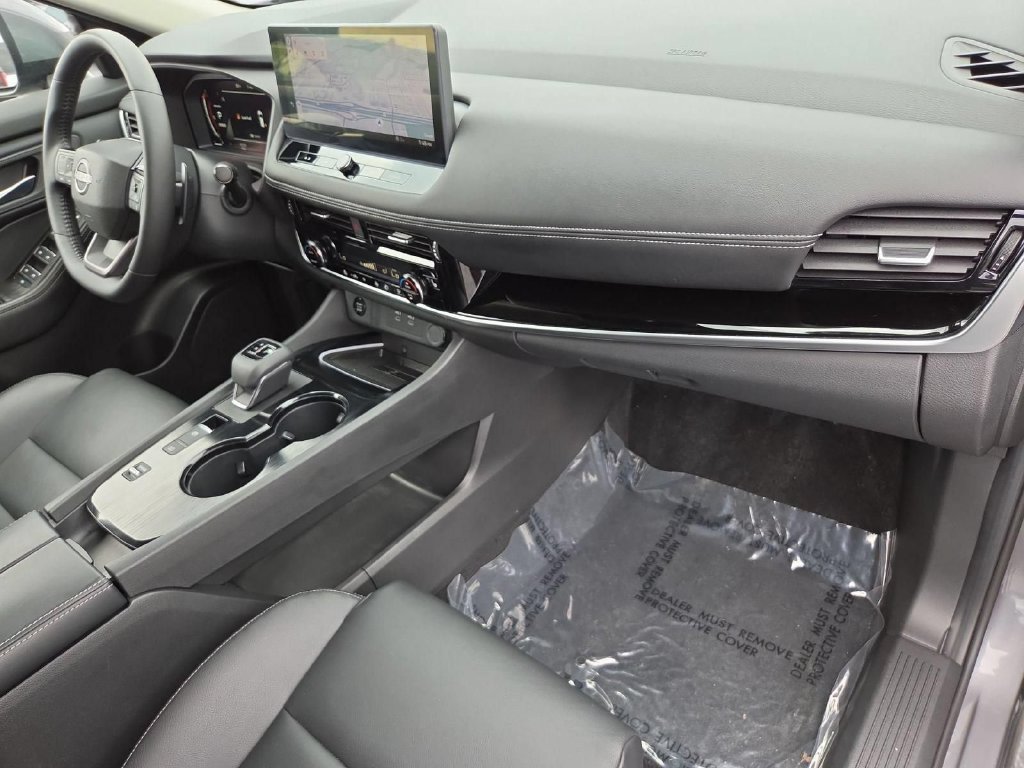 Used 2025 Nissan Rogue SL FWD image 32