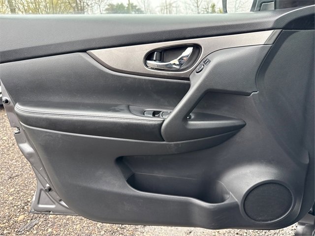 Used 2015 Nissan Rogue S image 21