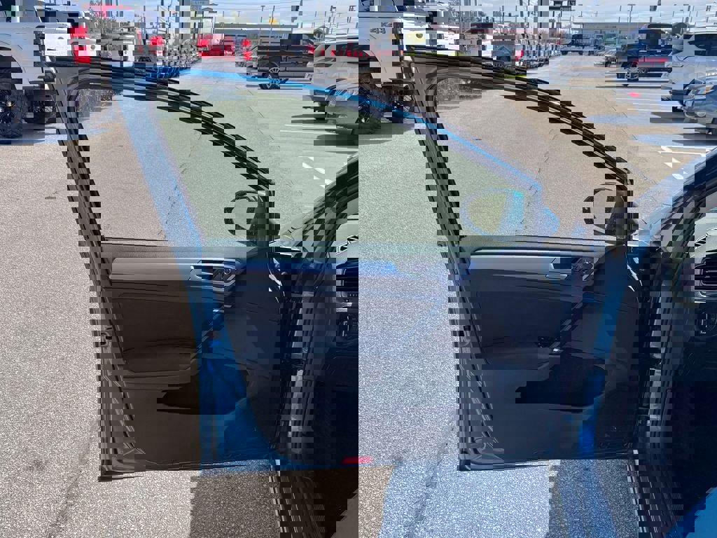 Used 2016 Volkswagen e-Golf SE w/ DC Fast Charging Package FWD image 13