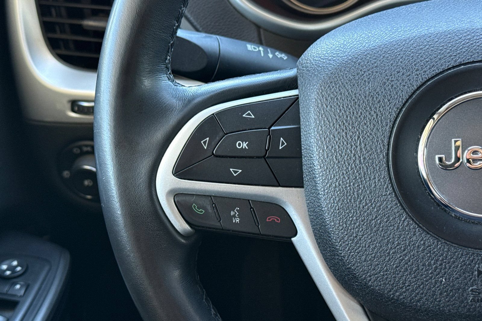 Used 2015 Jeep Cherokee Trailhawk AWD/4WD image 34