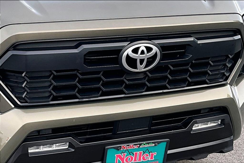 Used 2025 Toyota Tacoma TRD Off-Road image 28