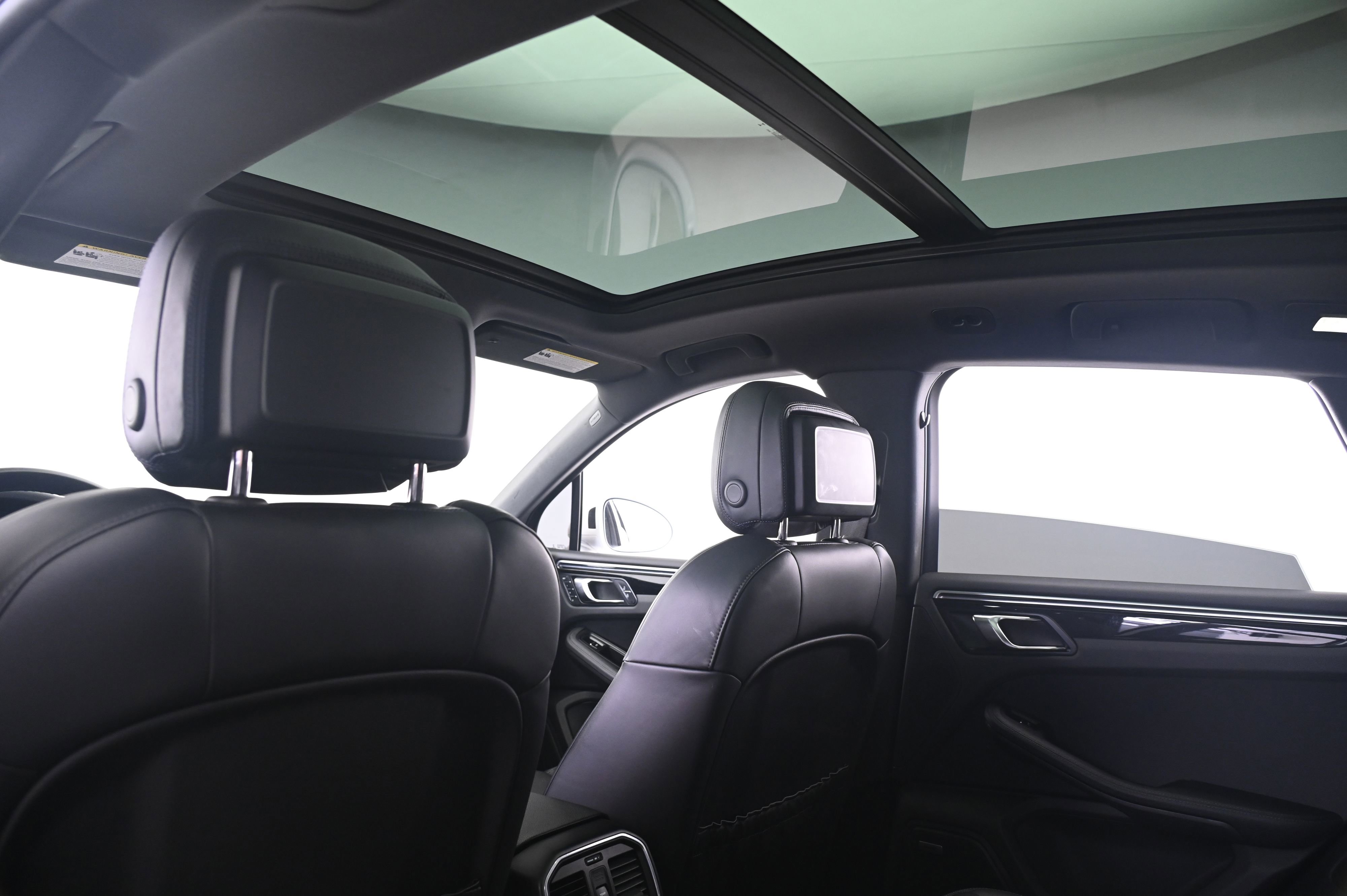 Certified 2022 Porsche Macan image 25