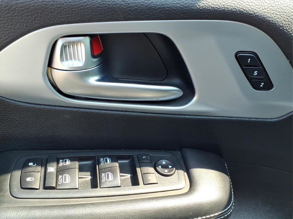 Used 2020 Chrysler Pacifica Touring-L Plus FWD image 19