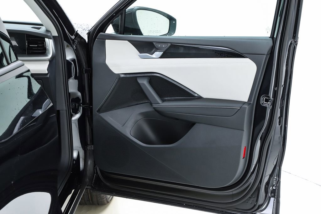 New 2026 Volkswagen Tiguan SE image 32