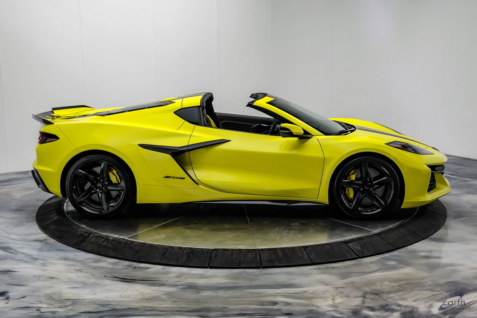 Used 2024 Chevrolet Corvette Z06 w/ Stealth Interior Trim Package RWD image 27