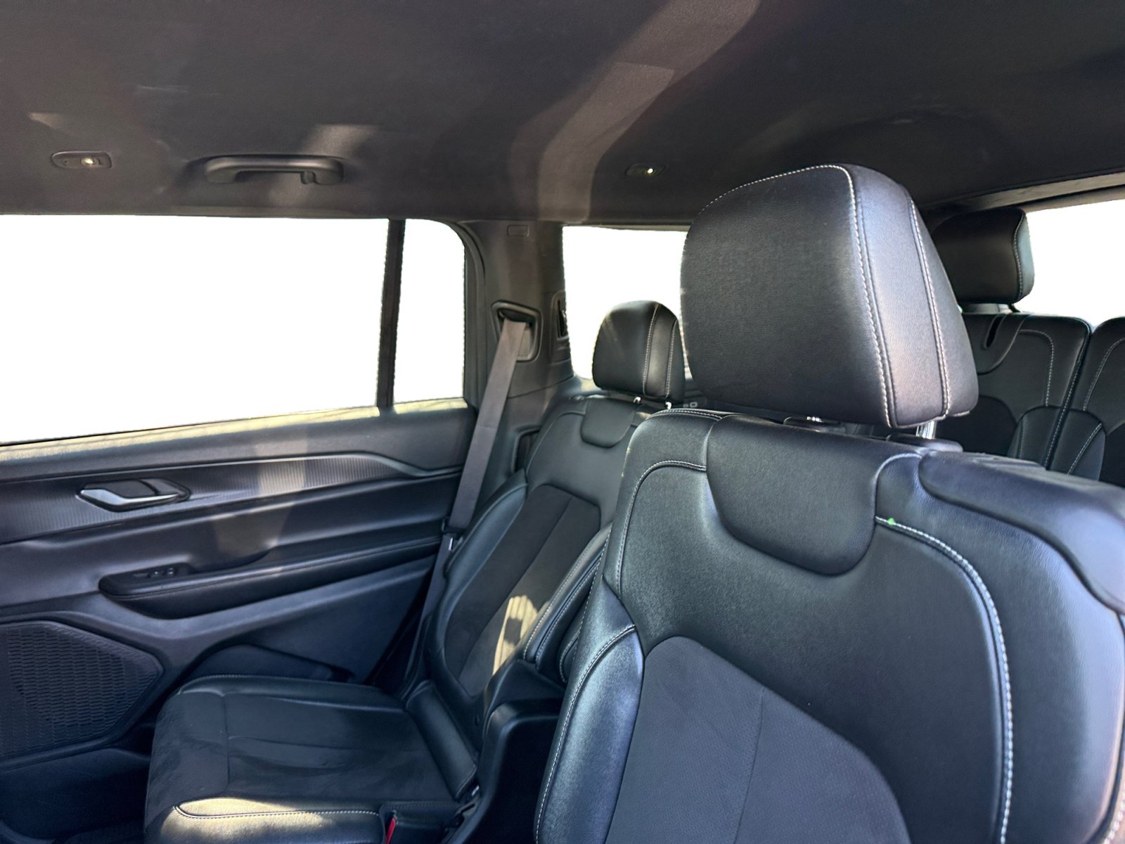 Used 2023 Jeep Grand Cherokee L Laredo AWD/4WD image 9