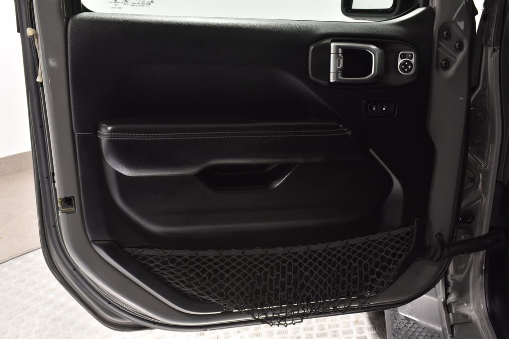 Used 2018 Jeep Wrangler Unlimited Sahara w/ Cold Weather Group image 9