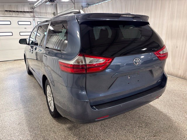 Used 2017 Toyota Sienna XLE w/ XLE Navigation Package FWD image 5