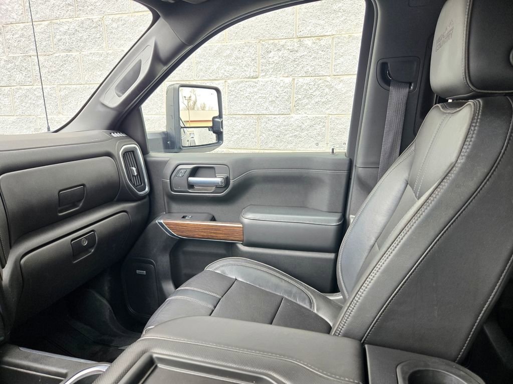 Used 2021 Chevrolet Silverado 1500 High Country w/ Technology Package AWD/4WD image 35
