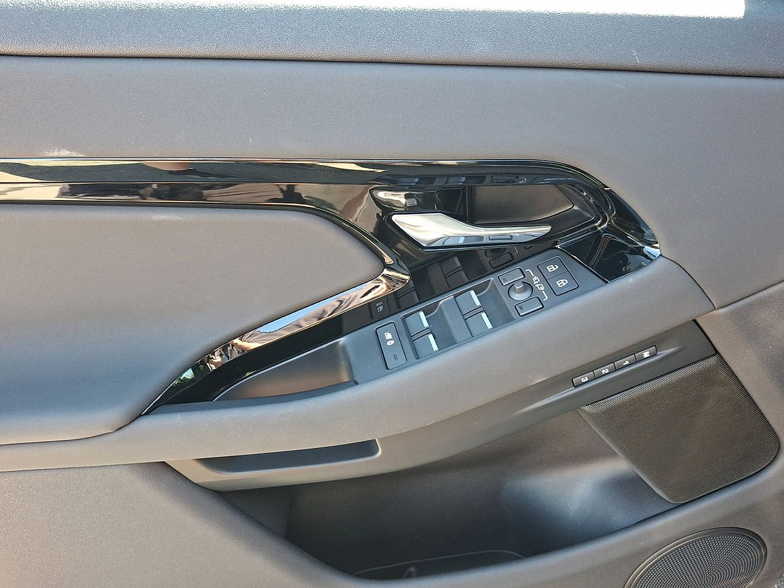 Certified 2026 Land Rover Range Rover Evoque S AWD/4WD image 19