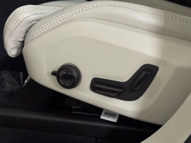 Certified 2023 Volvo XC60 B5 Ultimate image 15