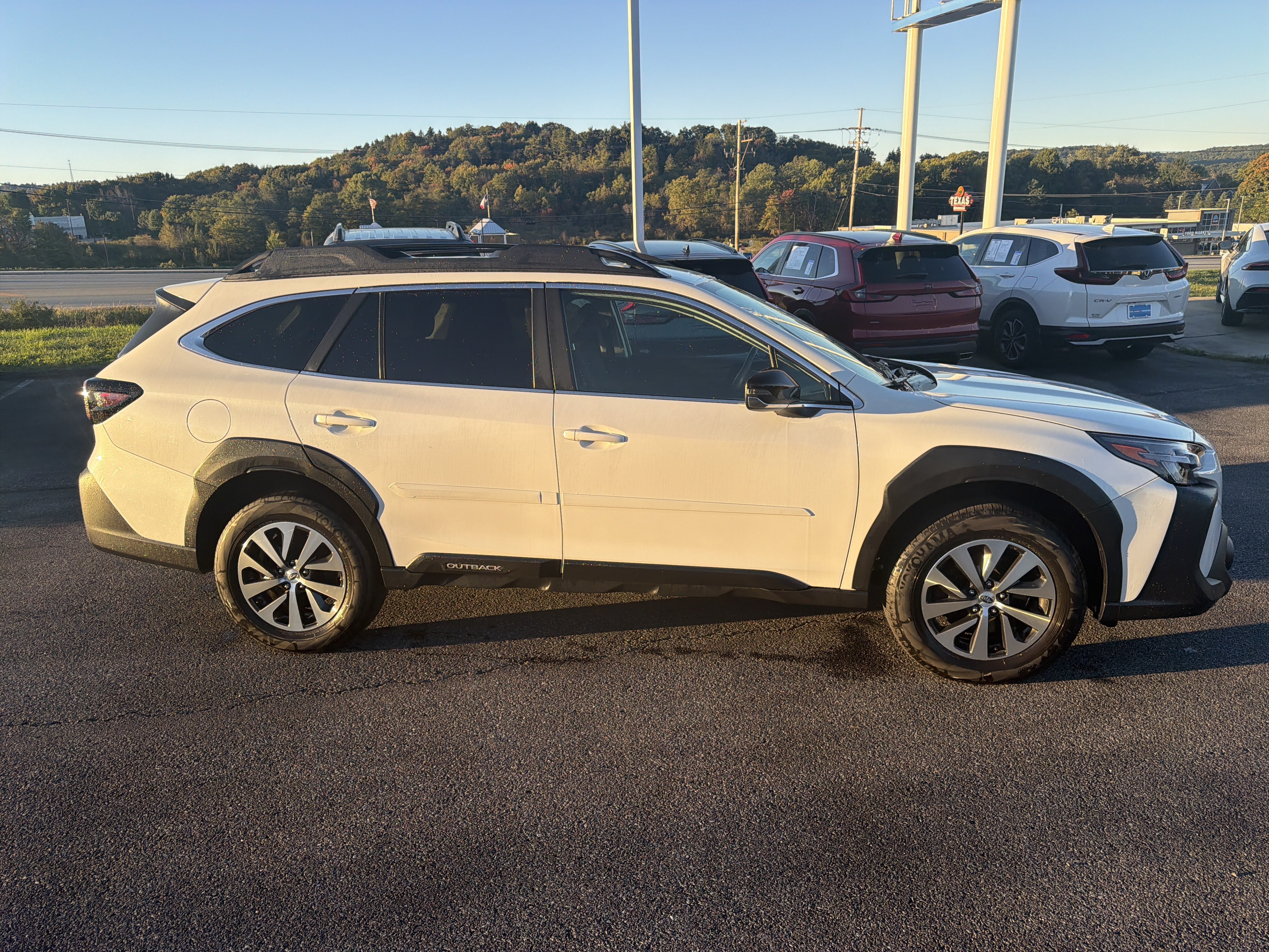 Used 2024 Subaru Outback Premium AWD/4WD image 2