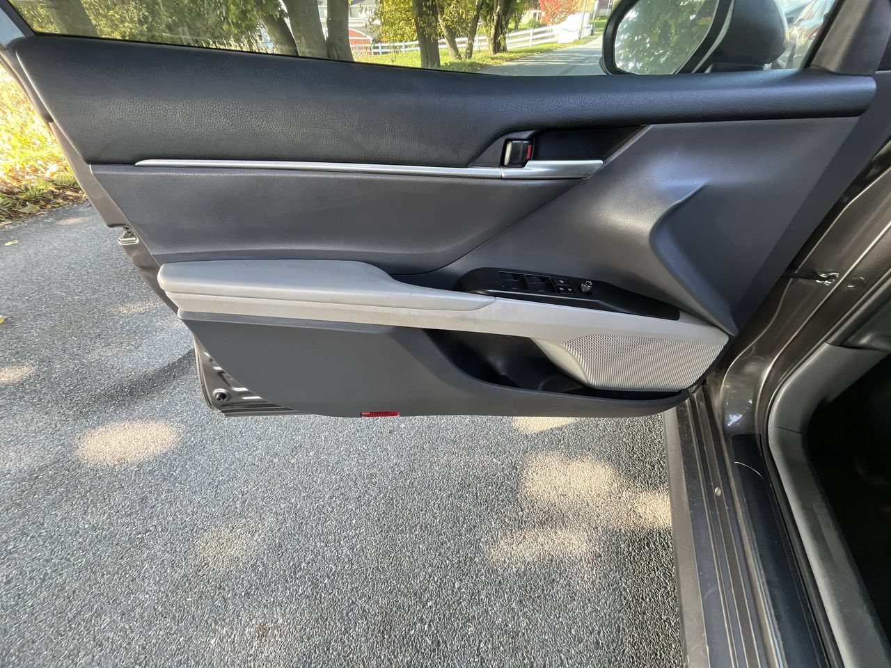 Used 2023 Toyota Camry LE FWD image 3
