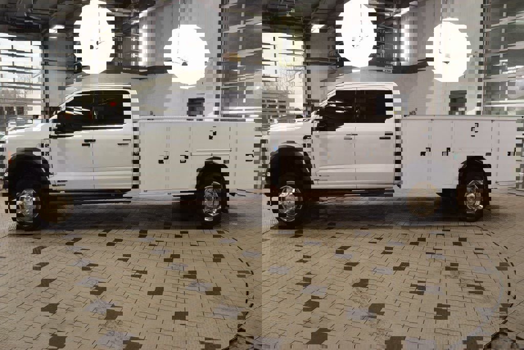 Used 2024 Ford F550 4x4 Crew Cab Super Duty w/ XLT Value Package image 3