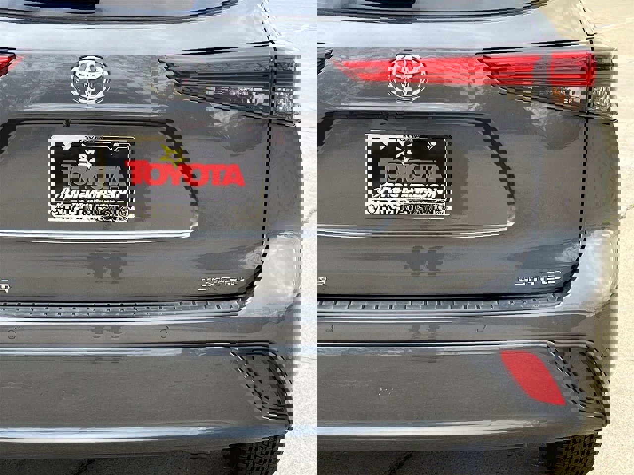 Used 2023 Toyota Highlander Limited image 6