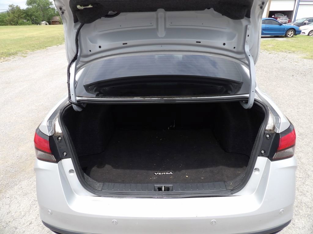 Used 2020 Nissan Versa SV FWD image 9