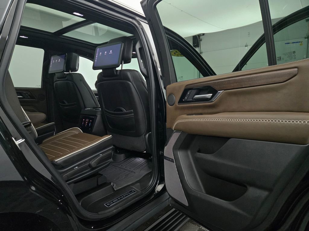 Used 2025 GMC Yukon Denali Ultimate w/ LPO, Floor Liner Package image 40