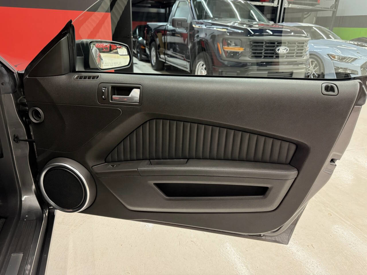 Used 2013 Ford Mustang Shelby GT500 RWD image 35