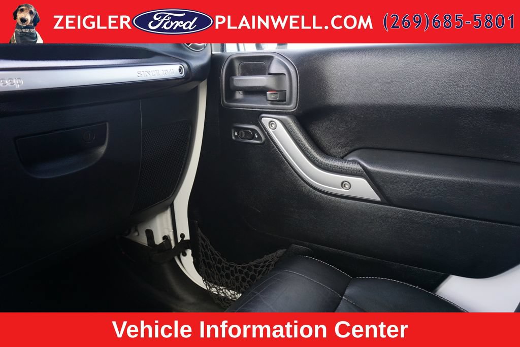 Used 2012 Jeep Wrangler Unlimited Sahara w/ Dual Top Group AWD/4WD image 26