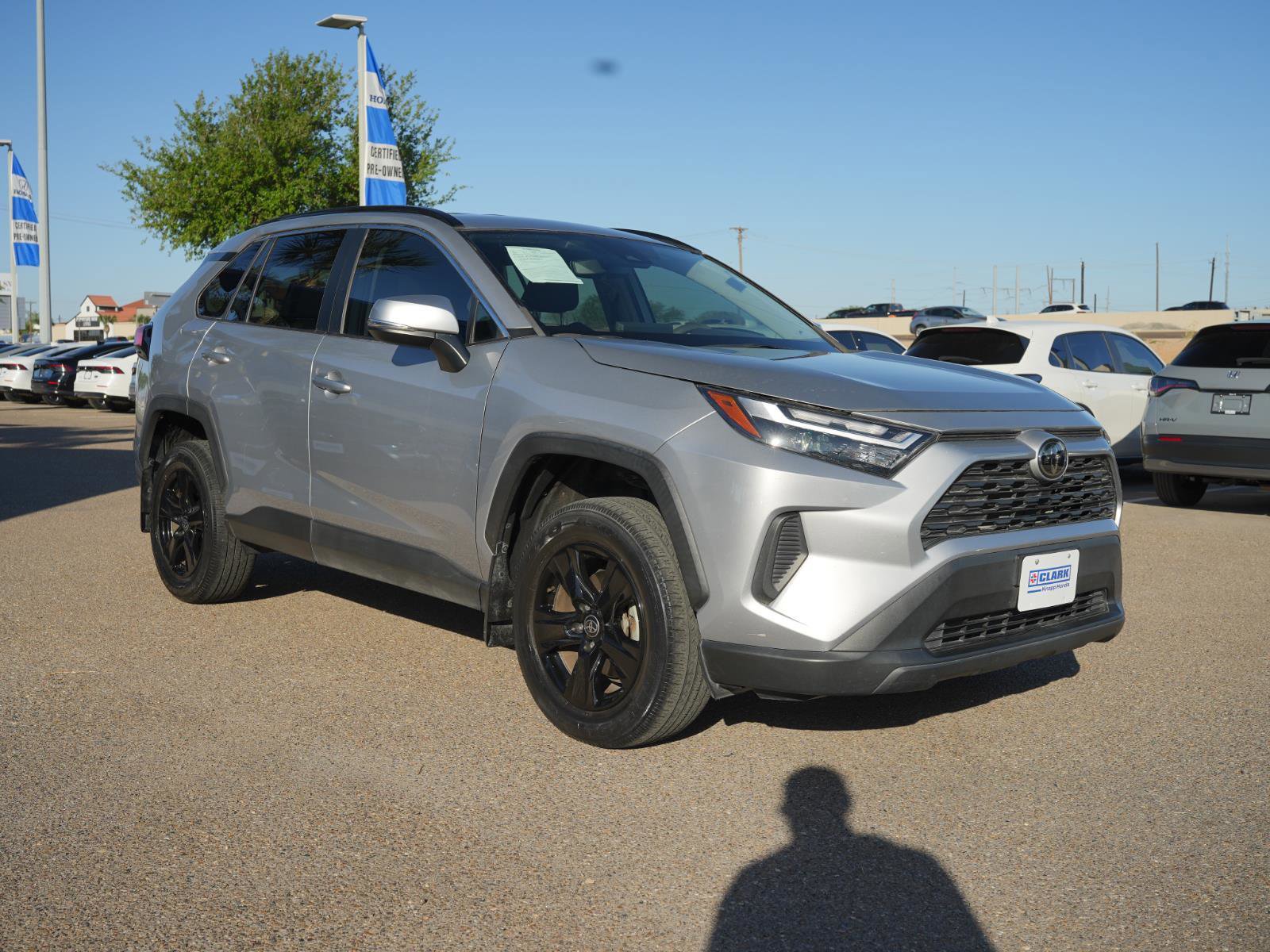 Used 2022 Toyota RAV4 XLE FWD image 3