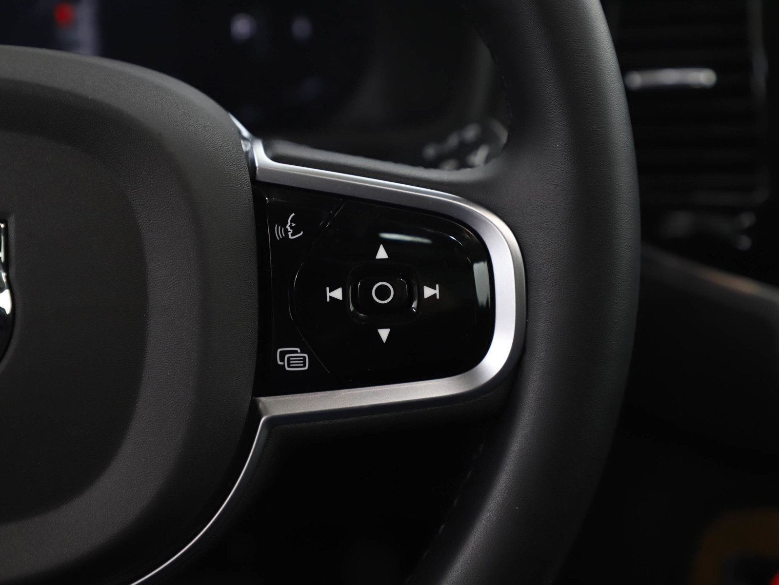 Used 2025 Volvo XC90 B6 Plus image 19