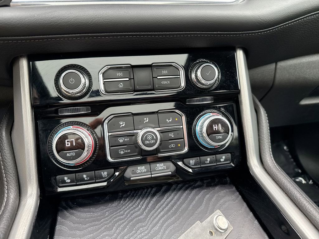 Used 2021 GMC Yukon Denali w/ Denali Premium Package image 17