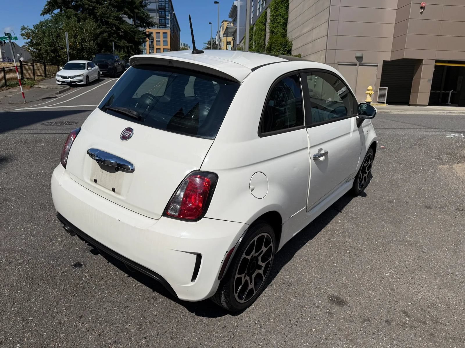 Used 2013 FIAT 500 Turbo w/ Comfort/Convenience Group FWD image 6