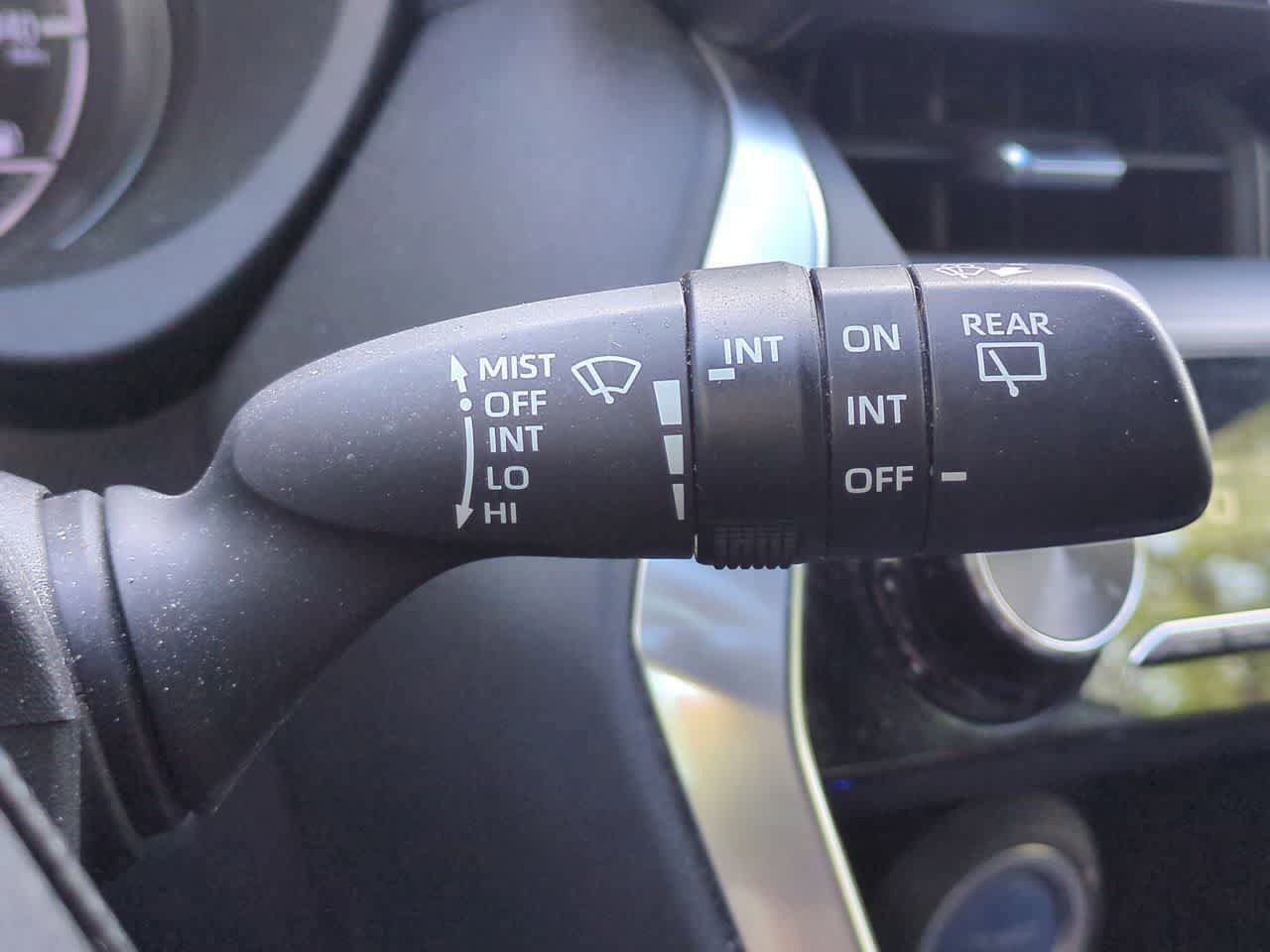 Used 2022 Toyota Venza XLE image 26