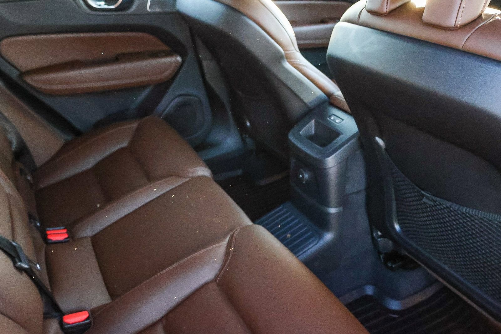 Used 2023 Volvo XC60 T8 Ultimate w/ Climate Package image 21